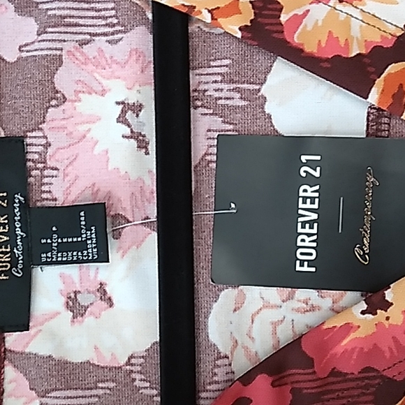 FOREVER 21 CONTEMPORARY FLORAL BLOUSE SZ S - Picture 10 of 12